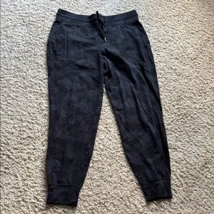 Lululemon Camo Joggers with Elastic Waistband and Tapered Legs women’s 10